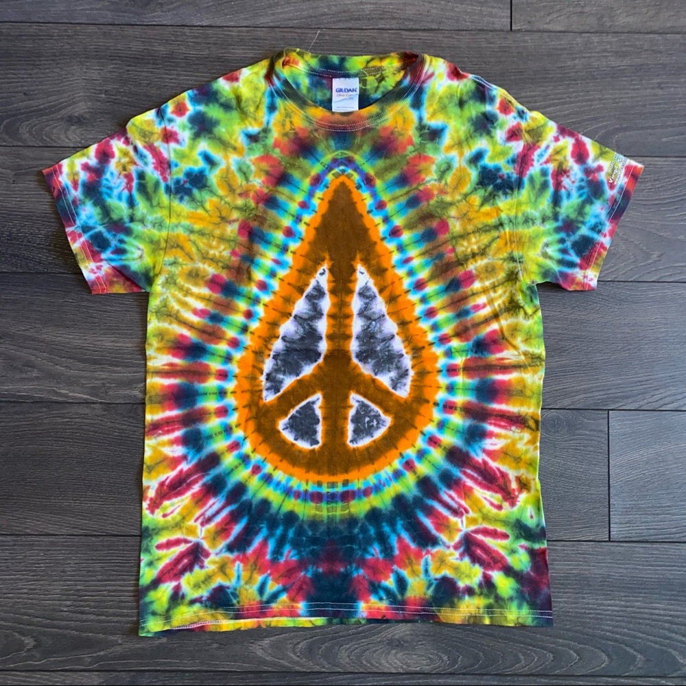 Teardrop tie-dye tee
